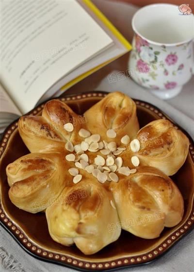 Cheese flower bread