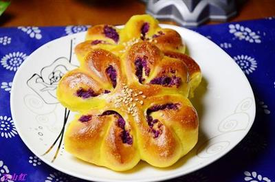 Yoghurt and purple coconut bread