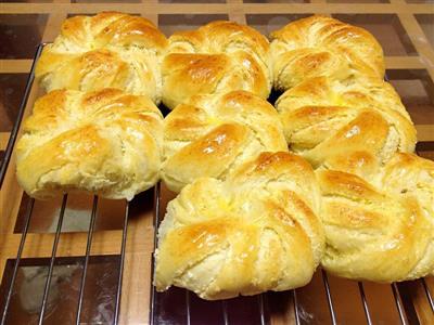 Bread with coconut flowers