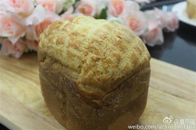 Bread machine version of pineapple bread