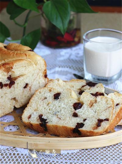 Cinnamon and cranberry bread