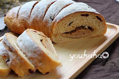 Red sugar black wheat cheese bread