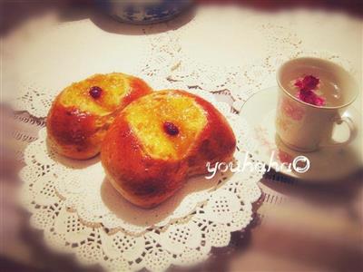 Heart-shaped jelly bread