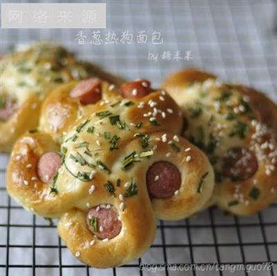 Onion hot dog bread