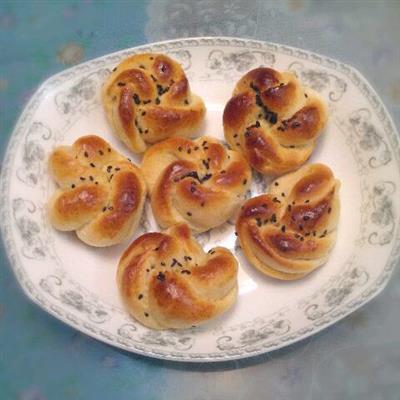 Flower cream bread