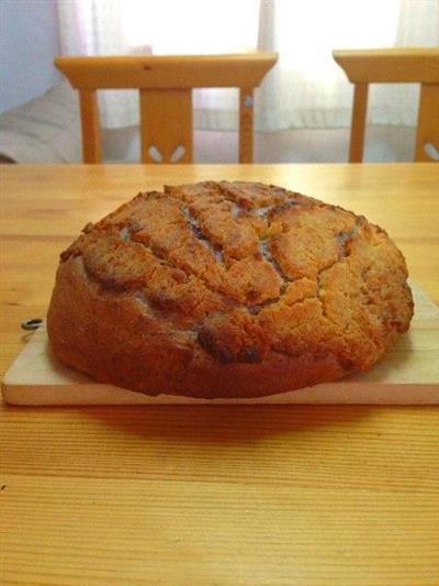 Black rice bread with pear juice