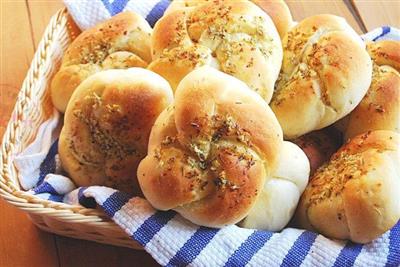 Nodos de pan de ajo