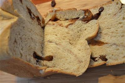 Bread machine version of cinnamon raisin bread