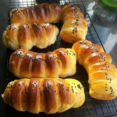 Caterpillar bread