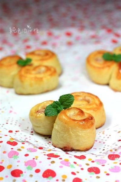 Strawberry cheese bread