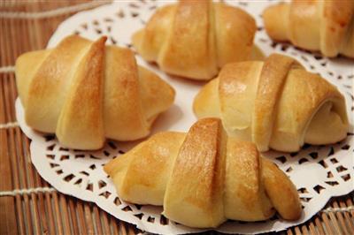 Nutritious breakfast and cow's horn bread