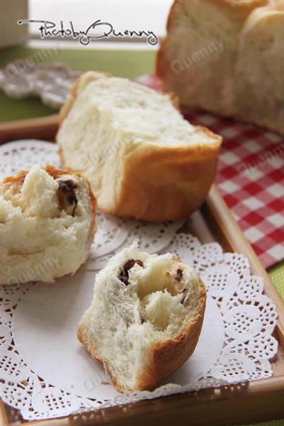 Honey bean bread rolls