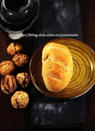 Walnut bread