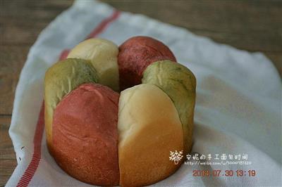 Three-colored flower bread