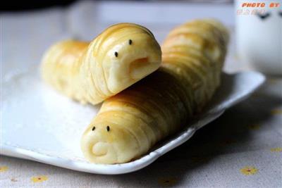 The kids love the caterpillar salad filled with bread.