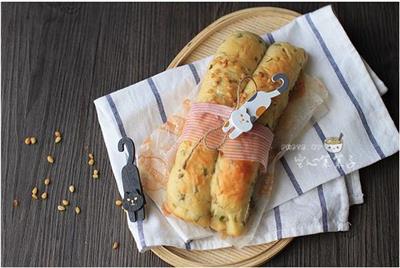 Salted bread with pine nuts and potatoes