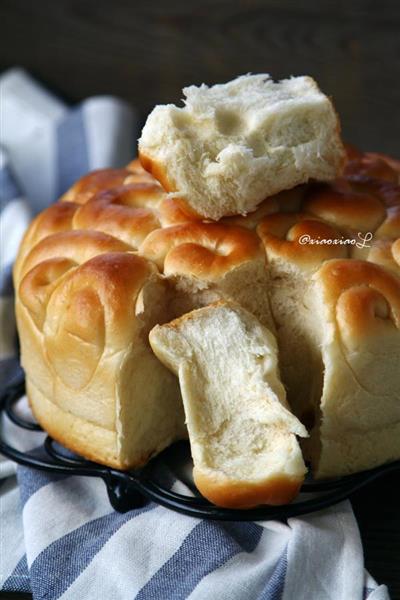 Old-fashioned meat loaf rolls for breakfast