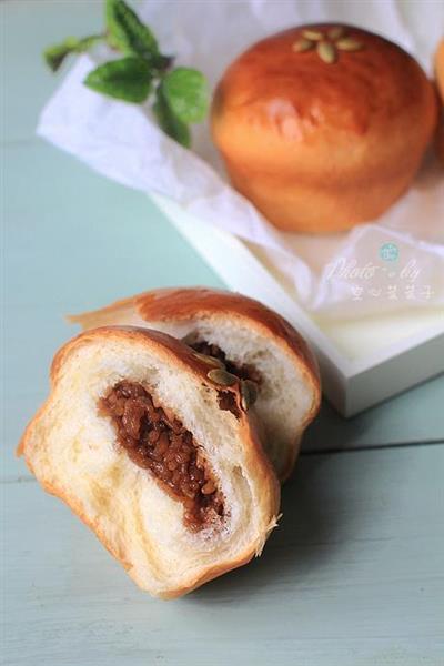 Red sugar rice bread