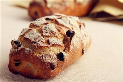 Bare wheat and fig bread