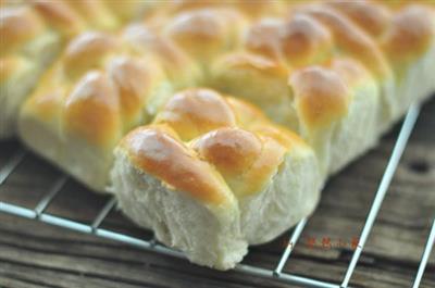 Old-fashioned bread fermented at low temperature