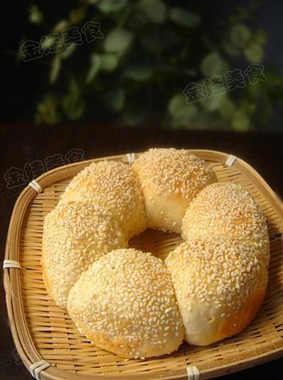 Sesame milk bread in the form of flowers