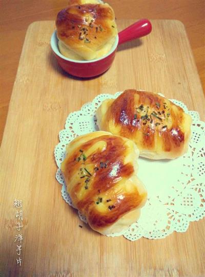 Onion bread rolls