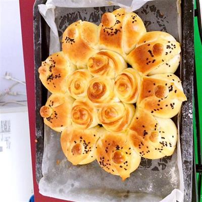 Crown bread with soy sauce