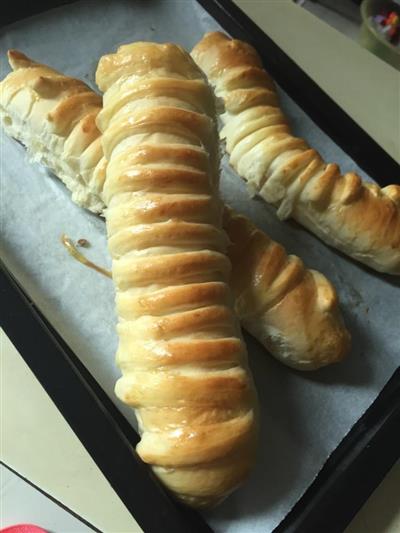 A simplified version of caterpillar bread