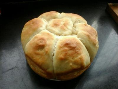 Yoghurt bread in the form of flowers