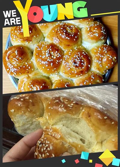 Grape bread rolls