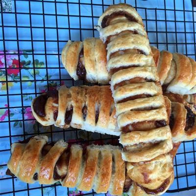 Dried caterpillar bread