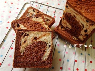 Cocoa milk toast with two colors