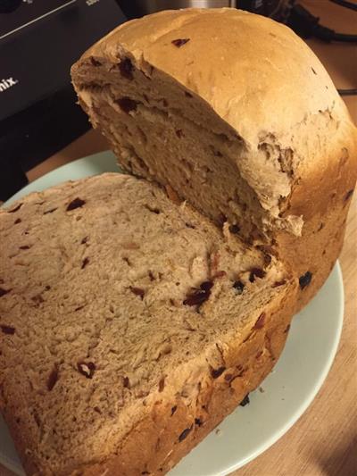 Cinnamon and cranberry bread