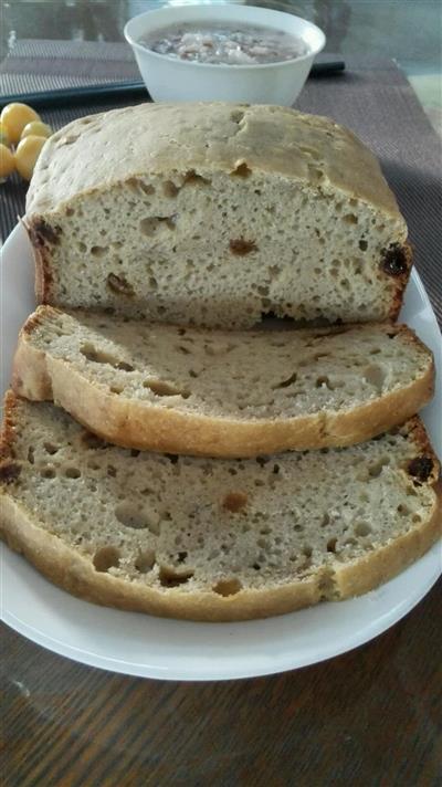 Banana and raisin bread