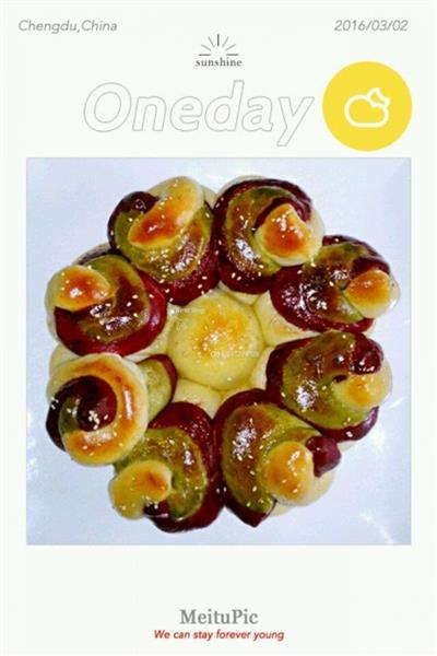 Three-colored flower bread