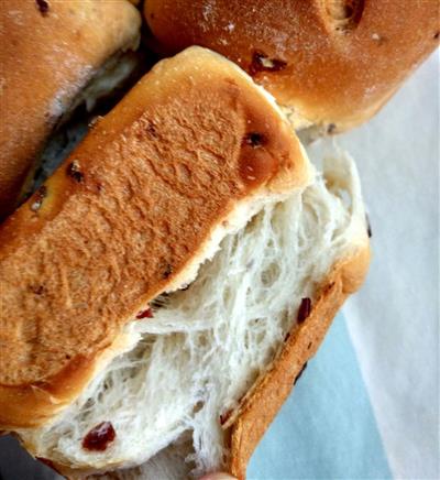 Medium-sized ultra-soft bread without gloves, cranberry bread without butter, and lard bread