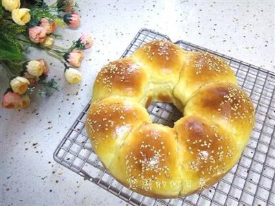 Egg yolk bread