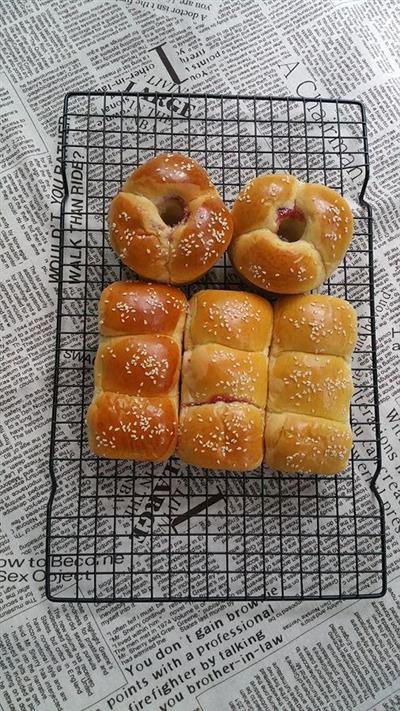 Strawberry jam and bread