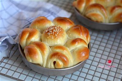 Ham flower bread