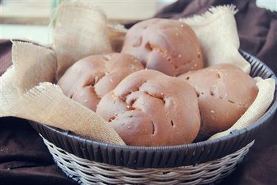 Cocoa and sesame bread