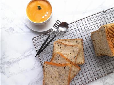 Black sesame toast