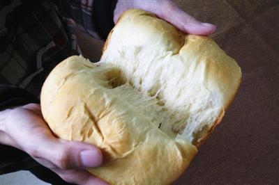 Bread maker makes medium-sized toast