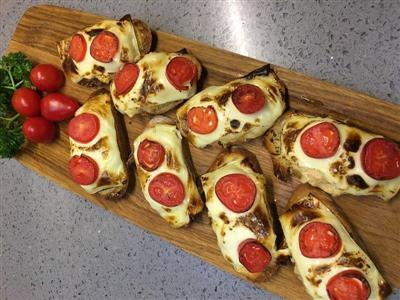 Tuna and tomato cheese roasted with chopsticks