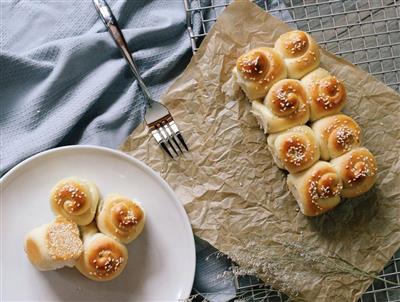 Honey-based crispy bread