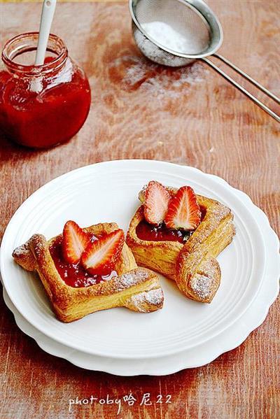 Strawberry Danish bread