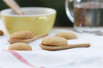 Black and white biscuits