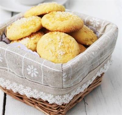 Coconut eggs and biscuits