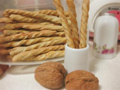 Walnut toothpicks