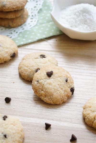 Chocolate and coconut cookies