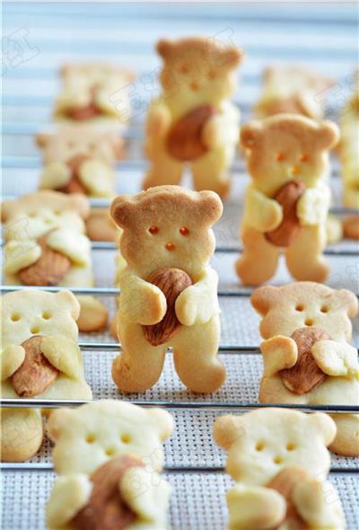 Bear and Almond cookies